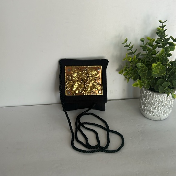 Vintage Lunacy Designs Pouch
Copper & Brass Grapes Vineyard
Wine Drinker's Motif - Picture 2 of 12